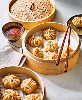  Zhoukou Steamed Pork Dumplings – En Explosiv Smakbomb av Kryddade Köttfyllningar Inlindade i Silken Ljus Bröd!