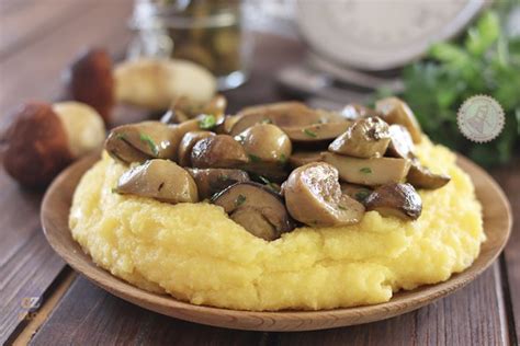  Polenta con Funghi: En Krema Kreolisk Och Svagt Umami-Laden Dröm Från Florens!