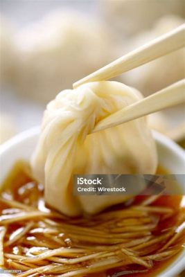  Shaoguan Xiaolongbao: Känd för sin tunna deg och explosiva fyllning av saftighet!