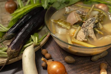  Sinigang na Baboy: En syrlig och smakrik Filipino klassiker som får dina smaklökar att sjunga!