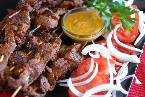  Suya: En Grillade Köttglädje Med Kryddiga Toner!