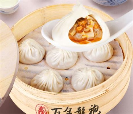  Zhenjiang Shizi Tang Bao: Känd för sin intensiva smak av krabba och det krispiga mötet mellan den tunna degen och saftiga fyllningen?